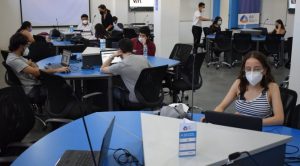 Nuevo grupo de estudiantes PUCV certificó internacionalmente sus Competencias Digitales