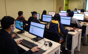 Nuevo grupo de estudiantes PUCV certificó internacionalmente sus competencias digitales