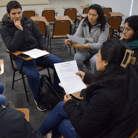 Formación de Ayudantes PUCV cierra su primer semestre 2025 con actividad liderada por tutores
