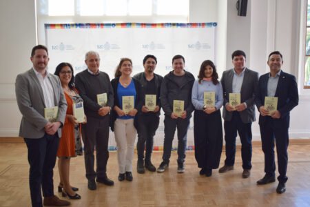 PUCV lanzó libro que reúne experiencias docentes tras comunidad de aprendizaje